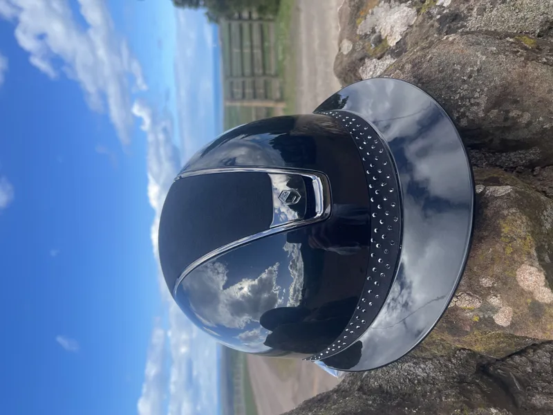 Samshield MissShield V2 Glossy Black with Sparkling Band and Alcantara Top-1