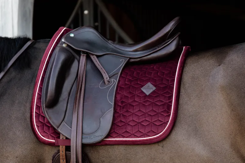 Kentucky Horsewear Saddle Pad Velvet Dressage Bordeaux