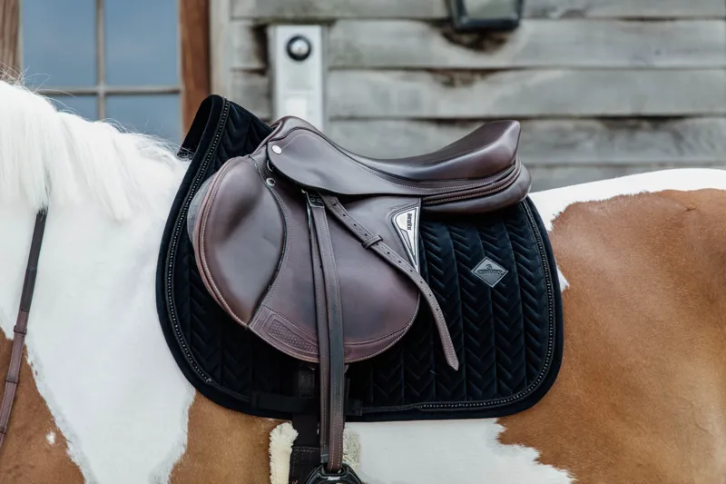 Kentucky Horsewear Saddle Pad Velvet Pearls GP Black