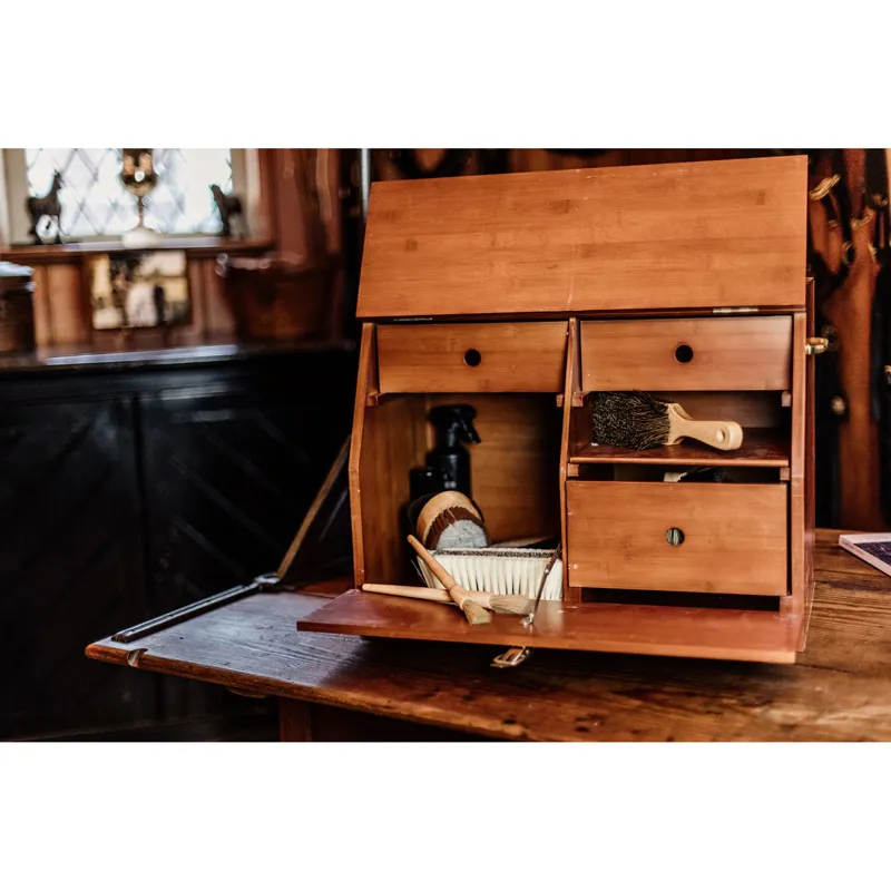 Grooming Deluxe Showing Grooming Box