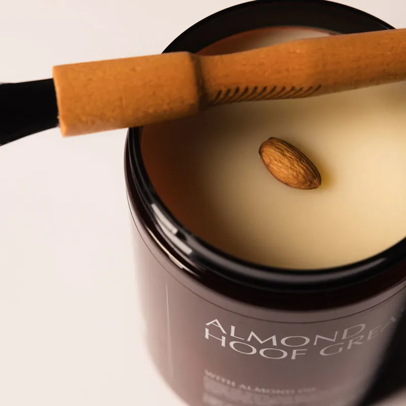 Grooming Deluxe Almond Hoof Grease 900ml-1