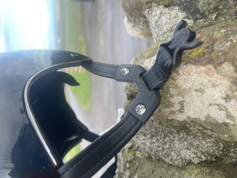 Kask Dogma Pure Shine Swarovski Carpet Swarovski Rivet - Black-2