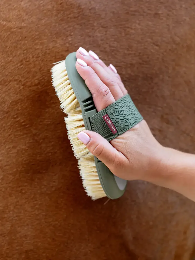 LeMieux Flexi Scrubbing Brush - Lilac-1